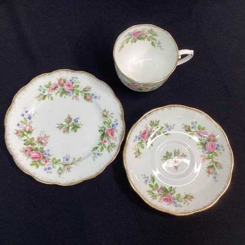 17pc Roslyn Bone China "Moss Rose" Tea Cup Trio, Creamer & Bowl Set (K4) W#698 - Picture 7 of 13