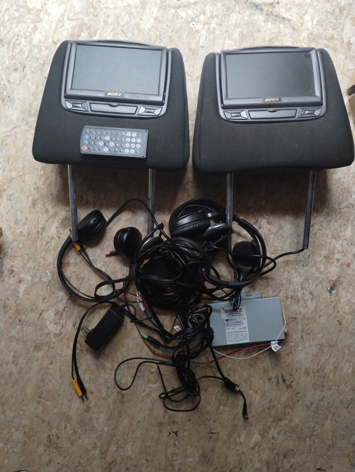 Ford Explorer Advent Headrest HR7012 DVD System w/ Audiovox Wireless