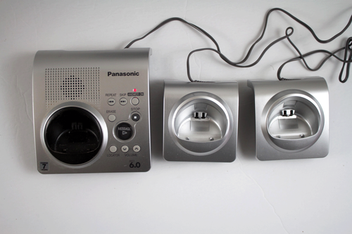 Panasonic KX-TG1033S Phone System in Silver - 3 Handsets - Zdjęcie 5 z 6
