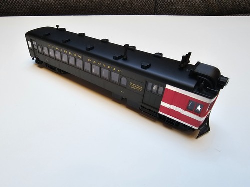 Walthers 932-6283 Northern Pacific #B-3 EMC Gas Electric - Picture 8 of 11