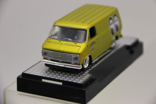 M2 Machines 1/64 1971 Chevrolet G10 Van Mooneyes luźne - Zdjęcie 3 z 6