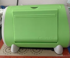 Cuttlebug Die Cutting Embossing Machine with Carry handle. Comes With 2 Dies