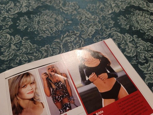 FHM 2004 Kalender - So heiß, dass sie 366 Tage hinzugefügt haben - Bild 2 von 4