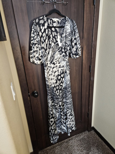 NWT Women's LoveStitch Beige & Black Satin Maxi Wrap Dress Size Medium - Picture 2 of 8