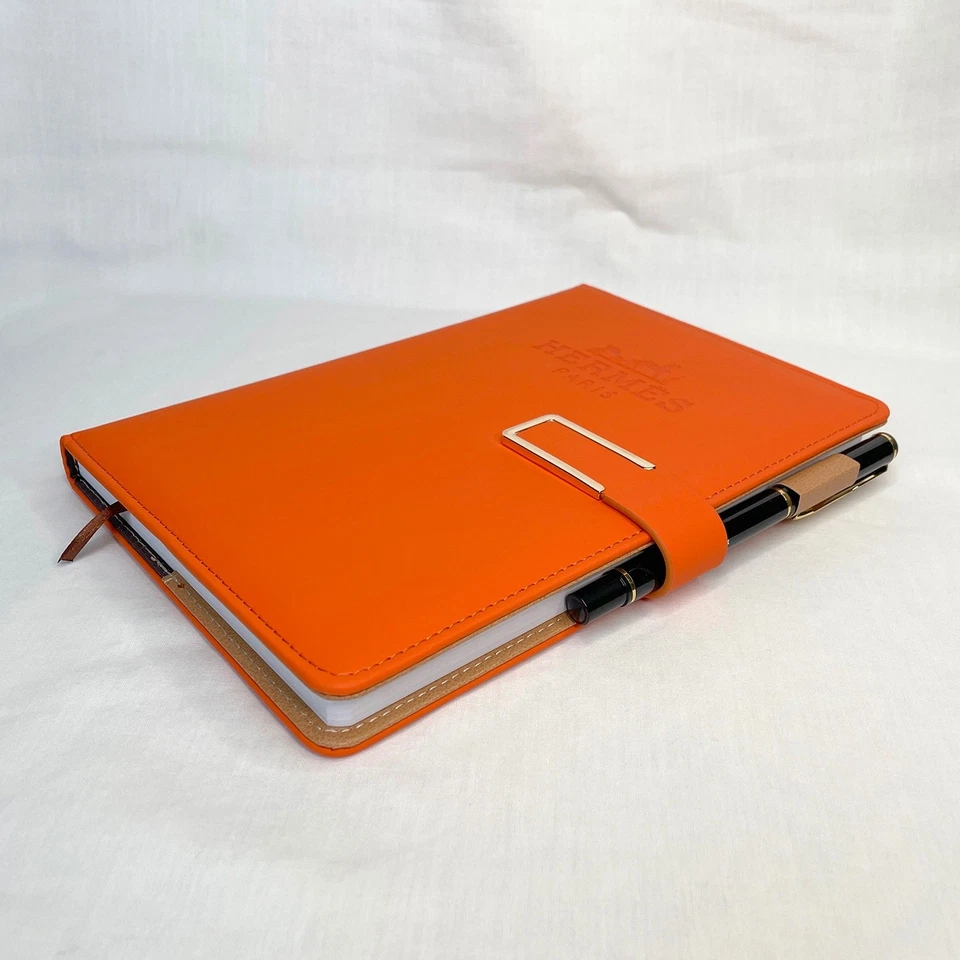 Cuaderno Hermes naranja con bolígrafo VIP Foto 4 de 4