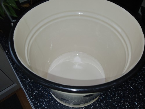 EMALIA OLKUSZ POLKA DOT ENAMEL BUCKET - Picture 2 of 6