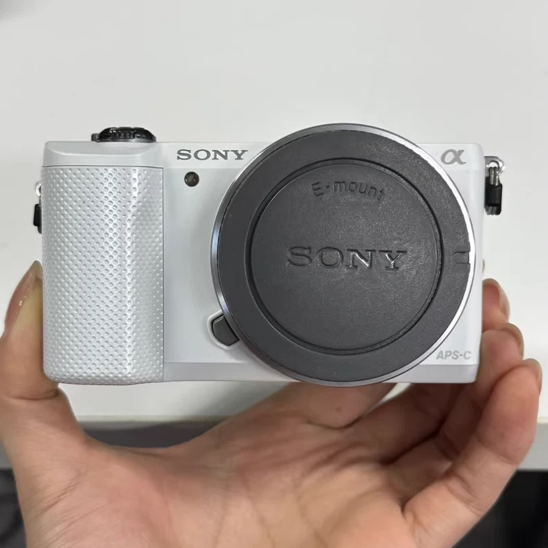 Cámara Sony Alpha a5000 20,1 MP sin espejo/cuerpo de cámara de vlogging solo blanco Foto 2 de 4
