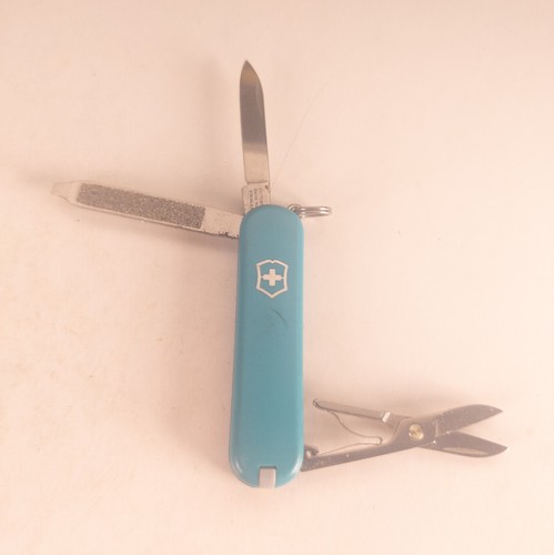 Swiss Army Knife Victorinox Classic SD Mountain Lake Blue 58mm KELLEY ROOKS Logo - Picture 2 of 5