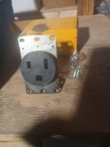 Hubbell HBL9367 Straight Blade Devices, Receptacles, RTP, Industrial Grade New - Picture 2 of 4