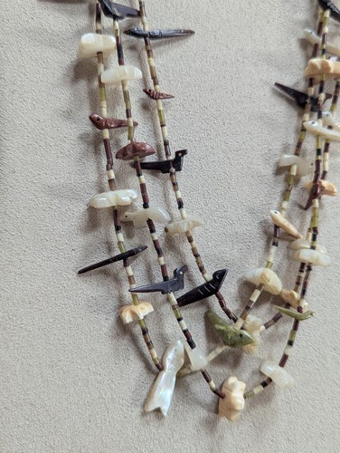 1980s Triple Strand Zuni Fetish Heishi Beaded Necklace - Picture 4 of 18