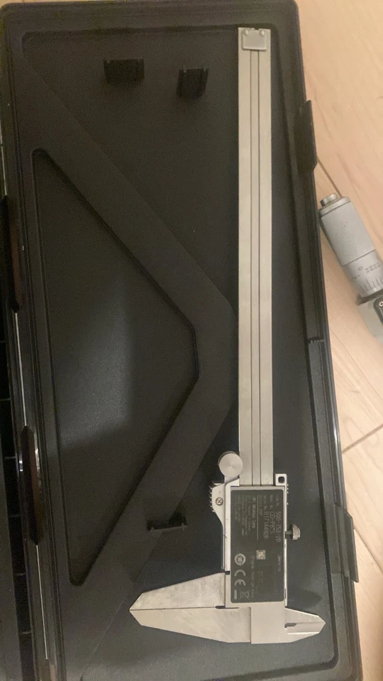 Pinza digital MITUTOYO 500-753-19 CD-8” PSX Absolute IP67 con estuche en muy buen estado++ Foto 2 de 2