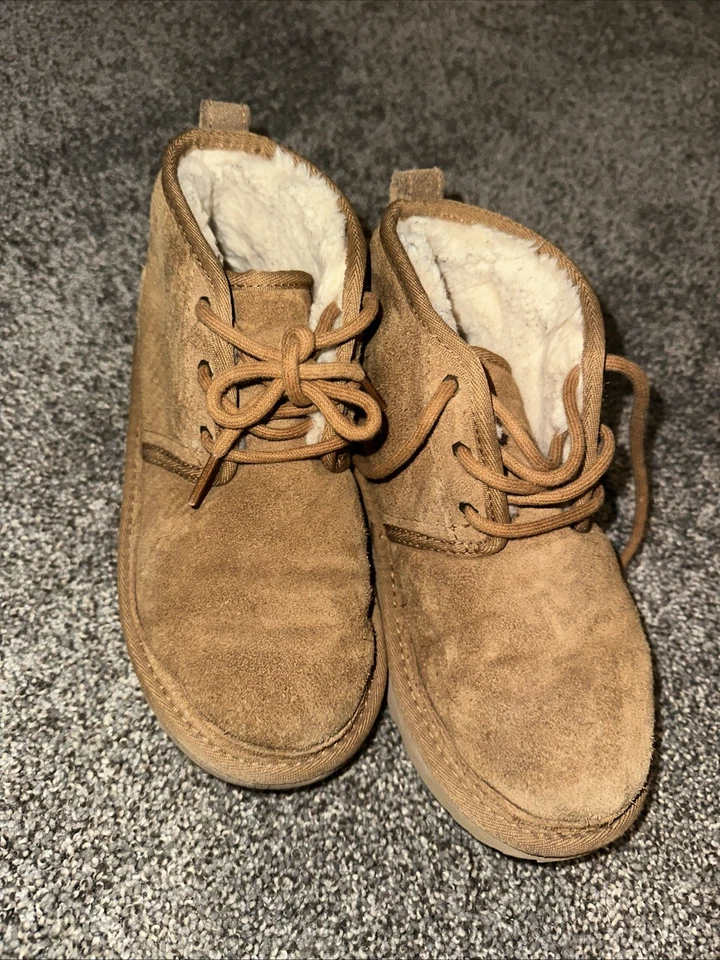 Botas de inverno UGG Neumel bronzeado infantil tamanho 2 juvenil cor castanha meninos meninas  - Imagem 2 de 4