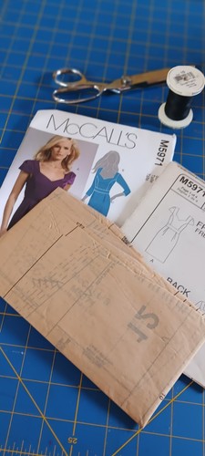 McCalls M5971 Dresses Misses Sewing Pattern Size 4-12 Uncut - Picture 3 of 3