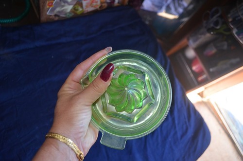 Vintage VASELINE Green Depression Glass Citrus Juicer Reamer, Uranium 6” - Picture 5 of 5