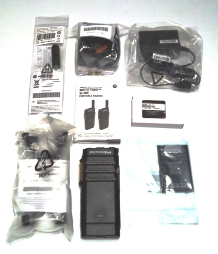 Motorola MotoTRBO SL300 UHF 99 CH w/Active Display  - Picture 5 of 7