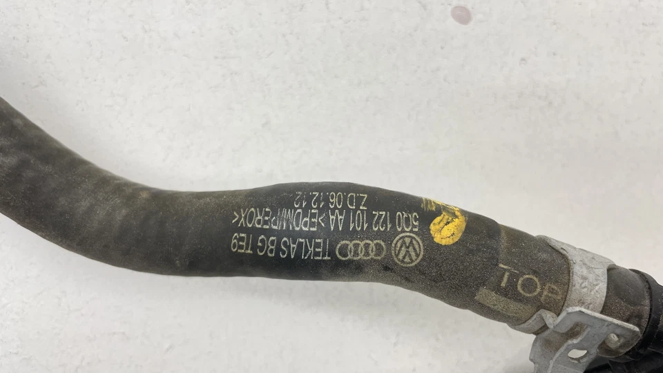 Manguera de refrigeración de refrigerante de agua del motor Volkswagen Jetta 2019-2021 OEM #5Q0122101AA Foto 3 de 3