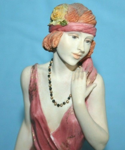 ROYAL DOULTON " STEPHANIE " FIGURINE FROM THE CLASSIQUE COLLECTION - CL3985 - Afbeelding 3 van 8