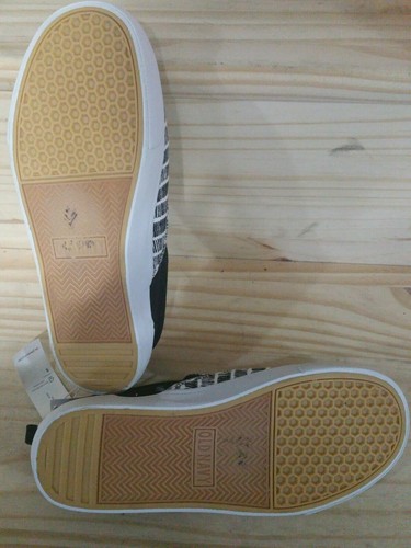 Old Navy Womens Slip On Shoes Canvas Size 5 Black/White NWT - Picture 2 of 3