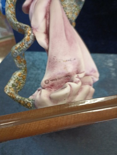 Cerámica Florence 1986 Giuseppe Armani Pergianni Cedraschi dama con uvas 12" - Imagen 10 de 11