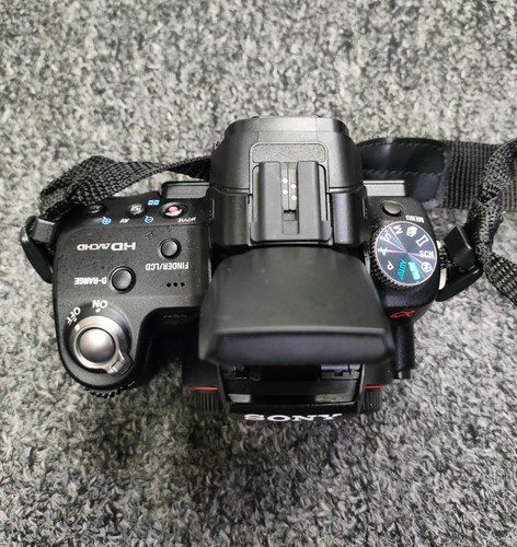 Sony a55 with Marco lens 75-300 Sony lens 18-55 battery charger Sony mount flash - Picture 5 of 21
