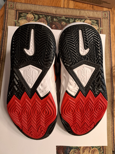 Nike Kyrie Irving Jungen Turnschuhe Größe 4,5Y - Farbe rot und weiß - Bild 9 von 9