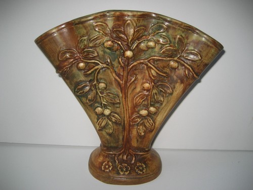 Jarrón abanico vintage de 1920 Pottery Weller Woodcraft 8" manzano - florero abanico de 5 agujeros - Imagen 9 de 12