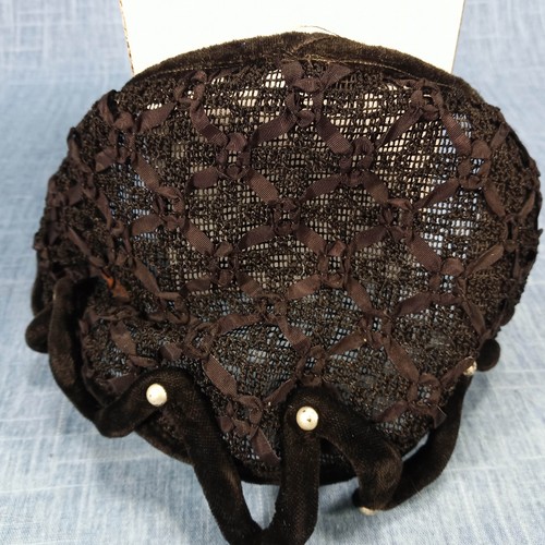 1940s Vintage Black Ribbon and Lace Velvet Head Piece with Pearl Detail - Picture 5 of 7