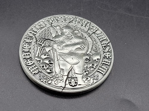 Medieval Torture Museum Pouch & 2 Coins - Picture 3 of 8