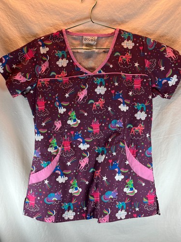 Uniform Advantage Kittycorn Skies Wine Womens 4 Pocket Scrub Top Size Small