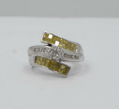 Anello con diamanti gialli e bianchi irradiati 1 carato - oro bianco 14 kt - misura 6,75 - Foto 7 di 8