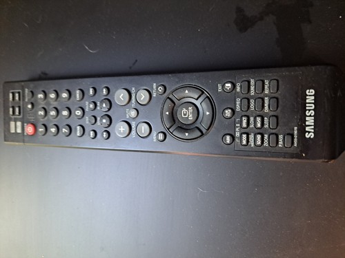 Samsung HT-Z310 Home Theater System Integrated A/V Receiver DVD With Remote - Picture 3 of 3