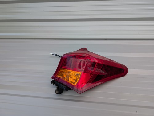 LUZ DE FRENO TRASERA LADO DERECHO TOYOTA AURIS HATCHBACK 2012-2015 - Imagen 4 de 10