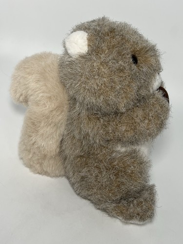 La Paloma Fashions Plüschtier Stofftier dickes Eichhörnchen mit Eichel grau braun 9,5 Zoll - Bild 7 von 10