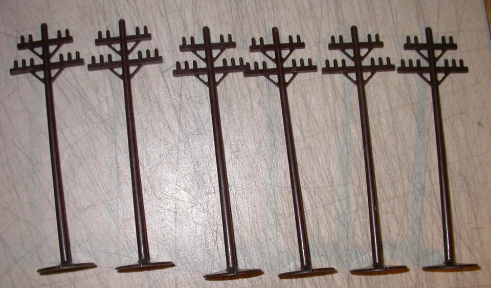 Vintage Marx Trains O O27 Gauge 6- 7" Telephone Poles Lot and 21- Yard Signs - Image 4 of 4