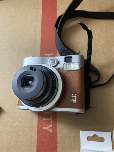 Fujifilm Instax Mini 90 Neo Classic analoge Sofortbildkamera braun 2 extra Akkus - Bild 9 von 10
