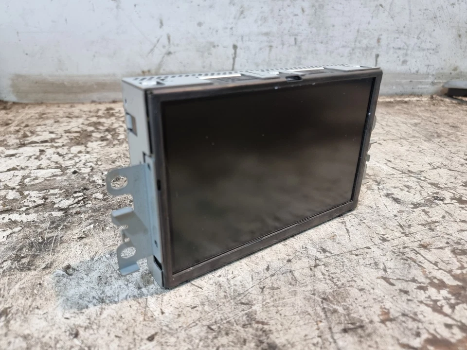 Volvo V40 R Design Display Screen Sat Nav Media 2014 MK3 Pre-facelift 31350692 - Image 2 of 4