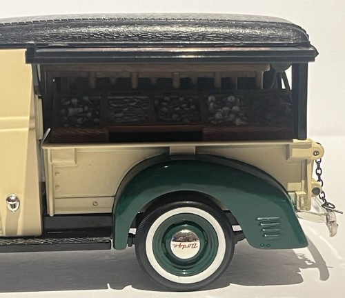 ERTL TRUE VALUE 1947 Dodge Canopy Van Diecast 1:24 Scale - Picture 10 of 12