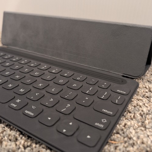 NEW Apple Smart Keyboard for 10.5-inch iPad Pro, iPad 7/8/9 Gen & iPad Air 3 - Picture 8 of 9