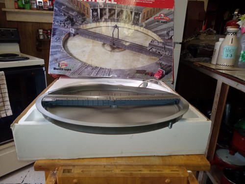 Walthers Cornerstone Built-ups HO Scale Modern 130' Turntable W/Box #933-2829 - Bild 10 von 11