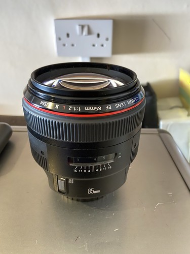 Canon EF 85mm II F1.2 L USM Autofocus Prime Lens for EOS DSLR's - Picture 2 of 8