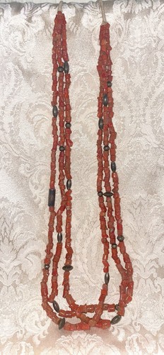 Collier vintage unique perles amérindiennes corail et argent haute qualité 14 pouces