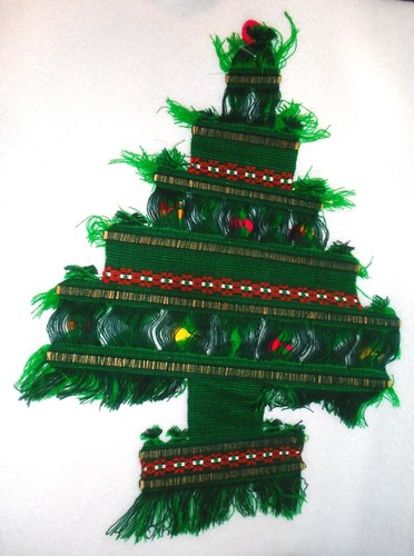 50% OFF SALE Vtg70s Macrame Christmas Tree 100% Wool Woven 26” X 15” Pom Poms - Picture 2 of 3