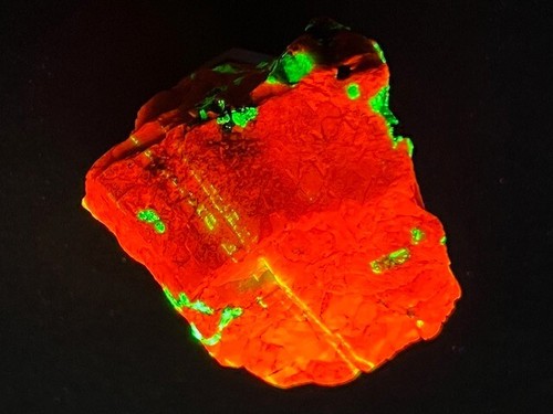 RARE STERLING HILL WHITE LONG WAVE CALCITE  W/ PHOSPHORESCENT WILLEMITE - Picture 14 of 24