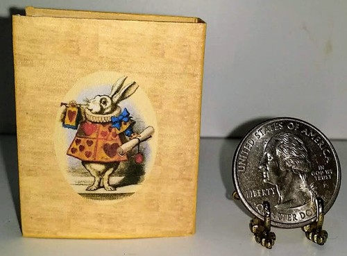 1:6 SCALE MINIATURE BOOK ALICE IN WONDERLAND COMPLETE CARROLL TENNIEL BARBIE PLA - Picture 2 of 5
