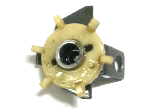 Briggs Stratton 098902-0143-01 Engine Governor Oil Slinger Part 698690 - Picture 2 of 3