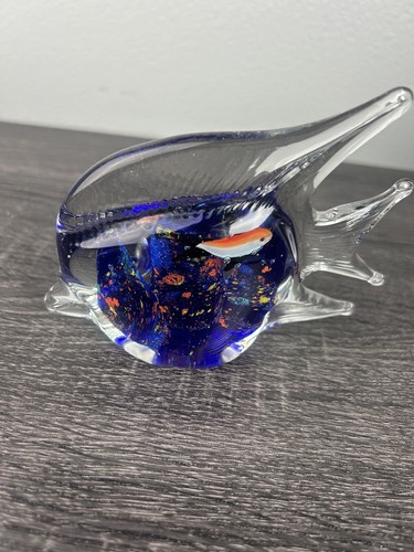 Mundgeblasener Kunstglas Fisch mit buntem Innen Murano Stil Briefbeschwerer Dekor - Bild 1 von 7