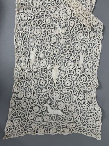 Antique Italian Cantu Lace Table Runner Point Venise Birds, Deer & Dogs 15x46” - Picture 8 of 10