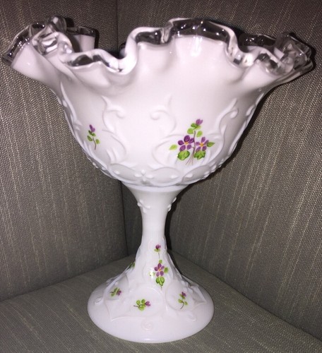 Fenton Art Glass Arruffato Bianco Latte Vetro Composta Artista Firmato - Foto 11 di 12