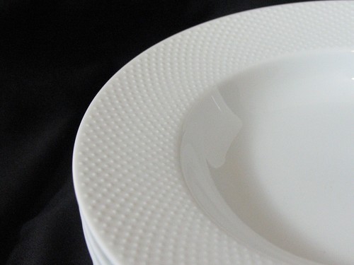 Crate & Barrel Japan Tamiko White Large Rim 6 Soup Bowls 6 Dinner 1 Salad Plates - Picture 3 of 6