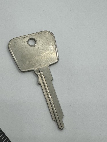 Taylor A81M Key Blank - Porsche 911 912 914 930 993 - 1970-98 - Picture 5 of 7